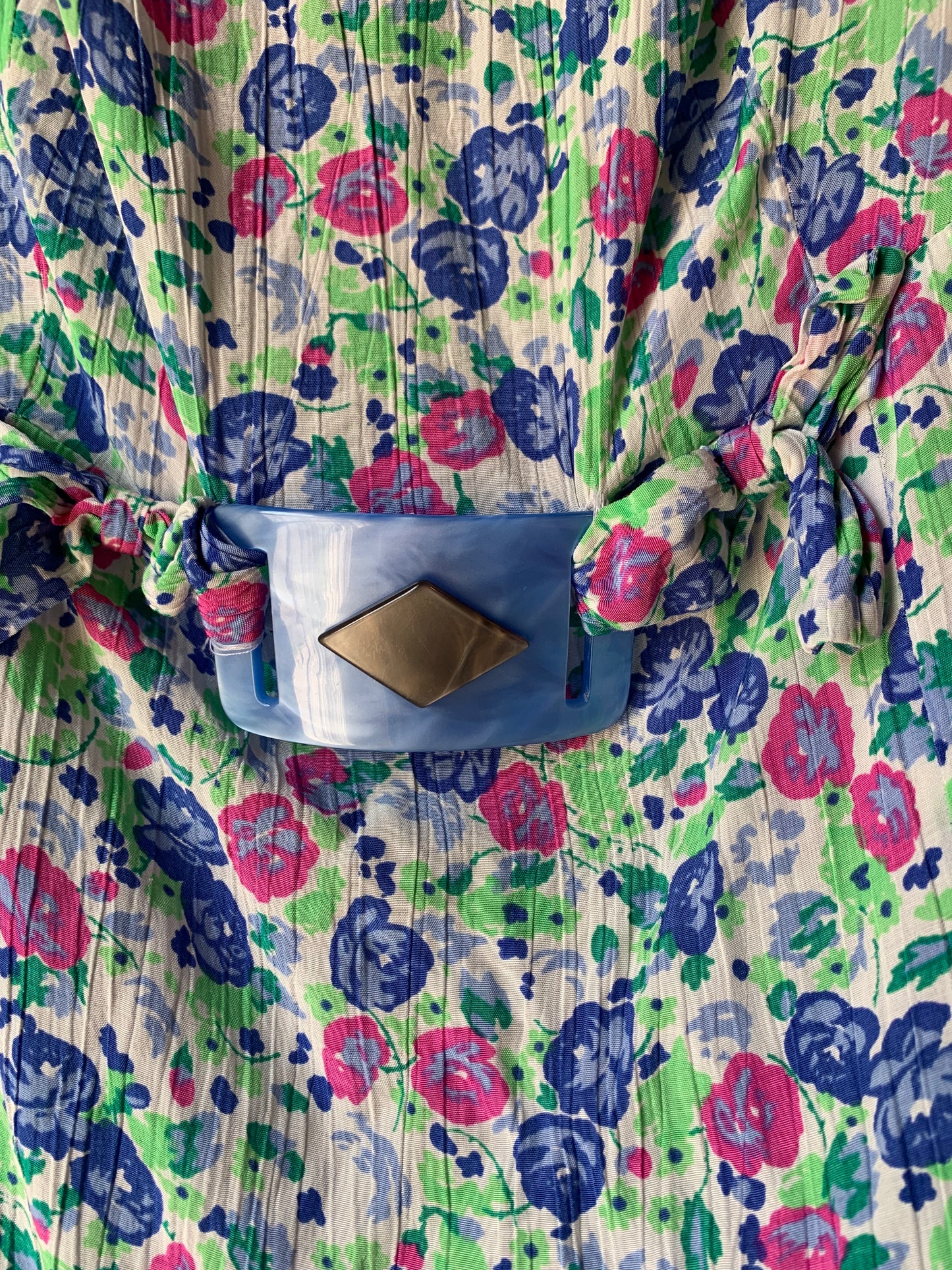 1950s Floral Dress w/ Bakelite Buckle (M/L)