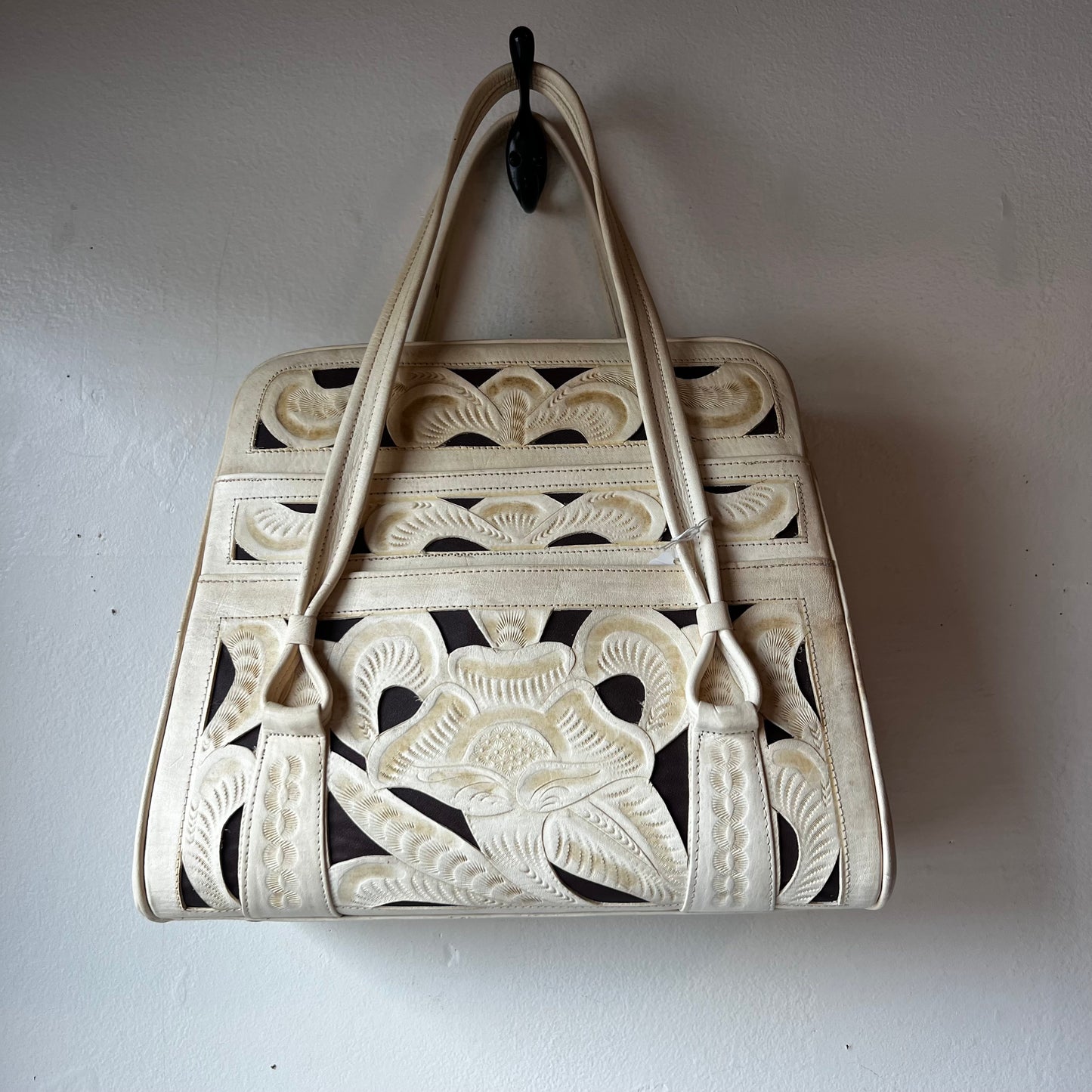 70's White Tooled Leather Purse