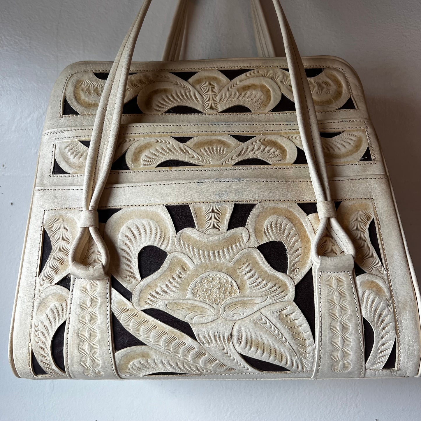 70's White Tooled Leather Purse
