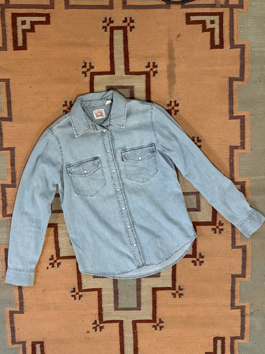 Levi's light wash denim pearl snap