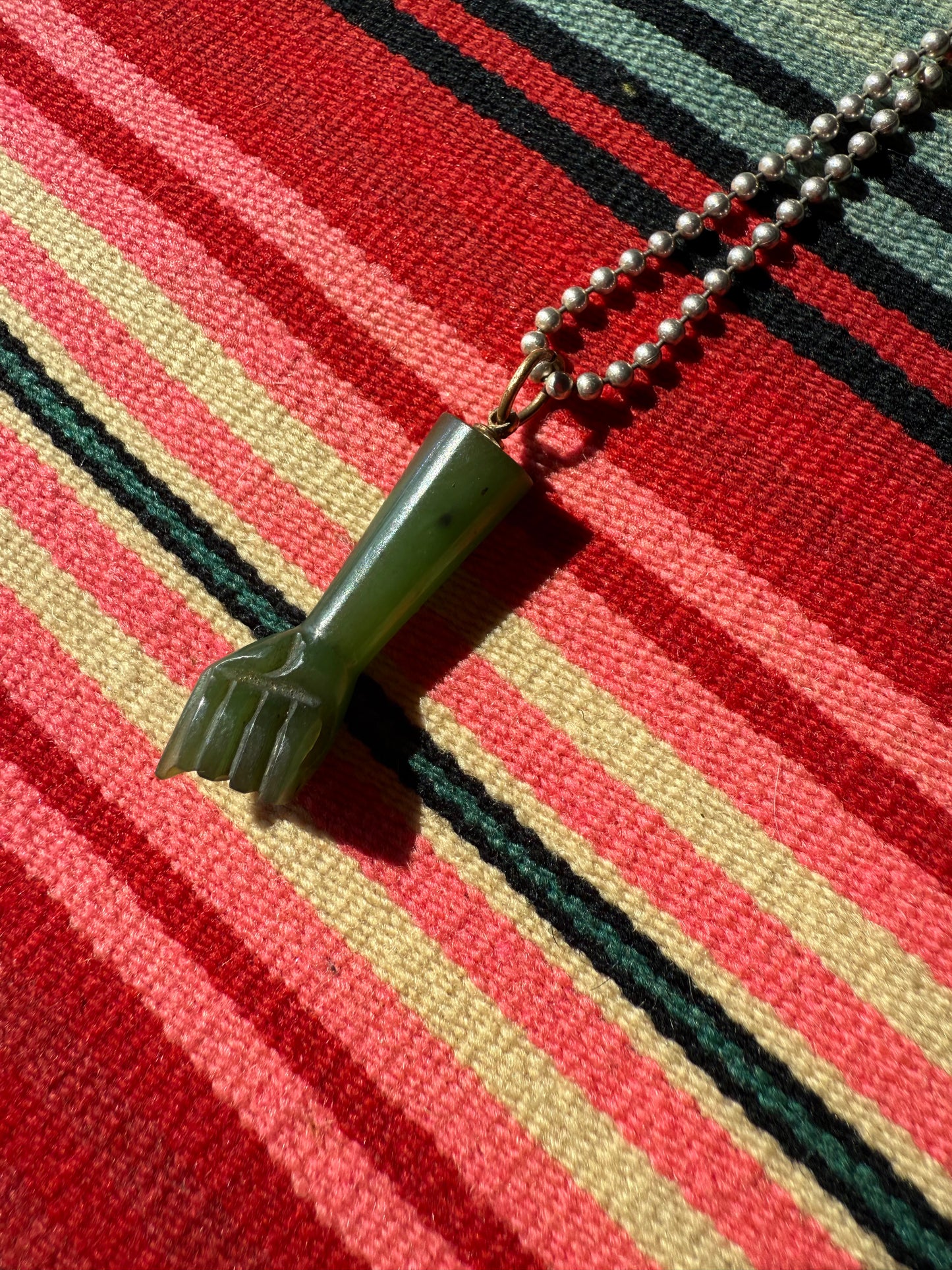 Vintage 3D Green Jade Mano Figa Powerful - Obscene Hand Gesture Pendent