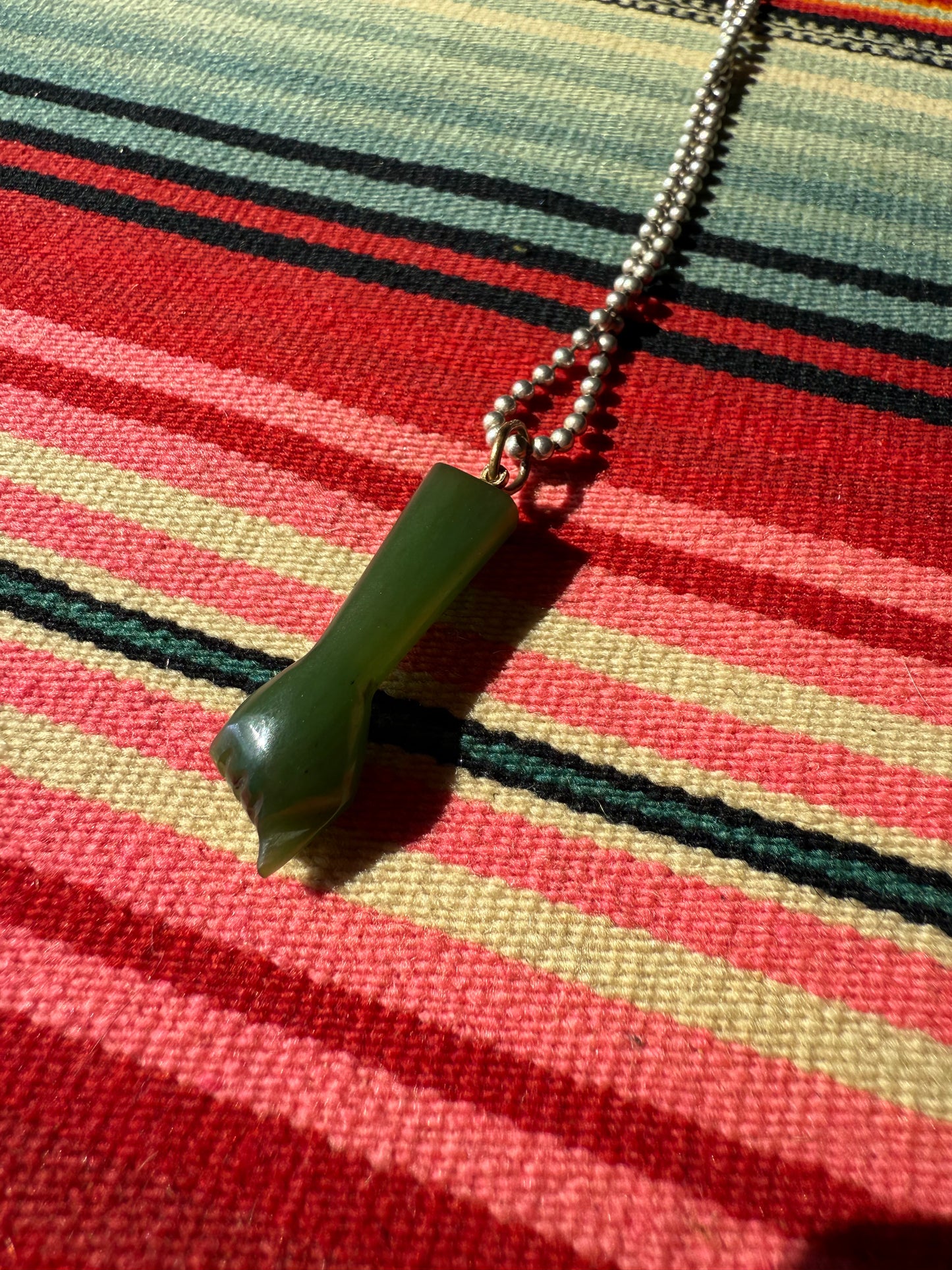 Vintage 3D Green Jade Mano Figa Powerful - Obscene Hand Gesture Pendent