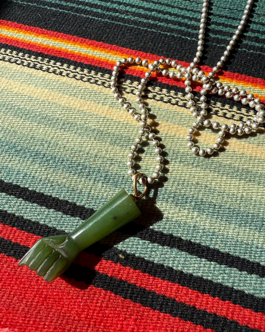 Vintage 3D Green Jade Mano Figa Powerful - Obscene Hand Gesture Pendent