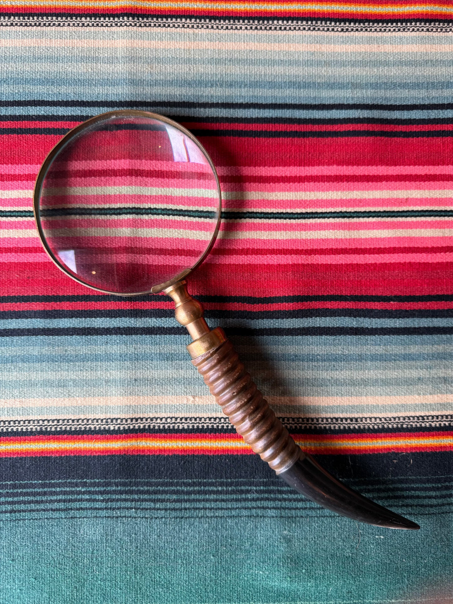Magnifying glass with horn handle