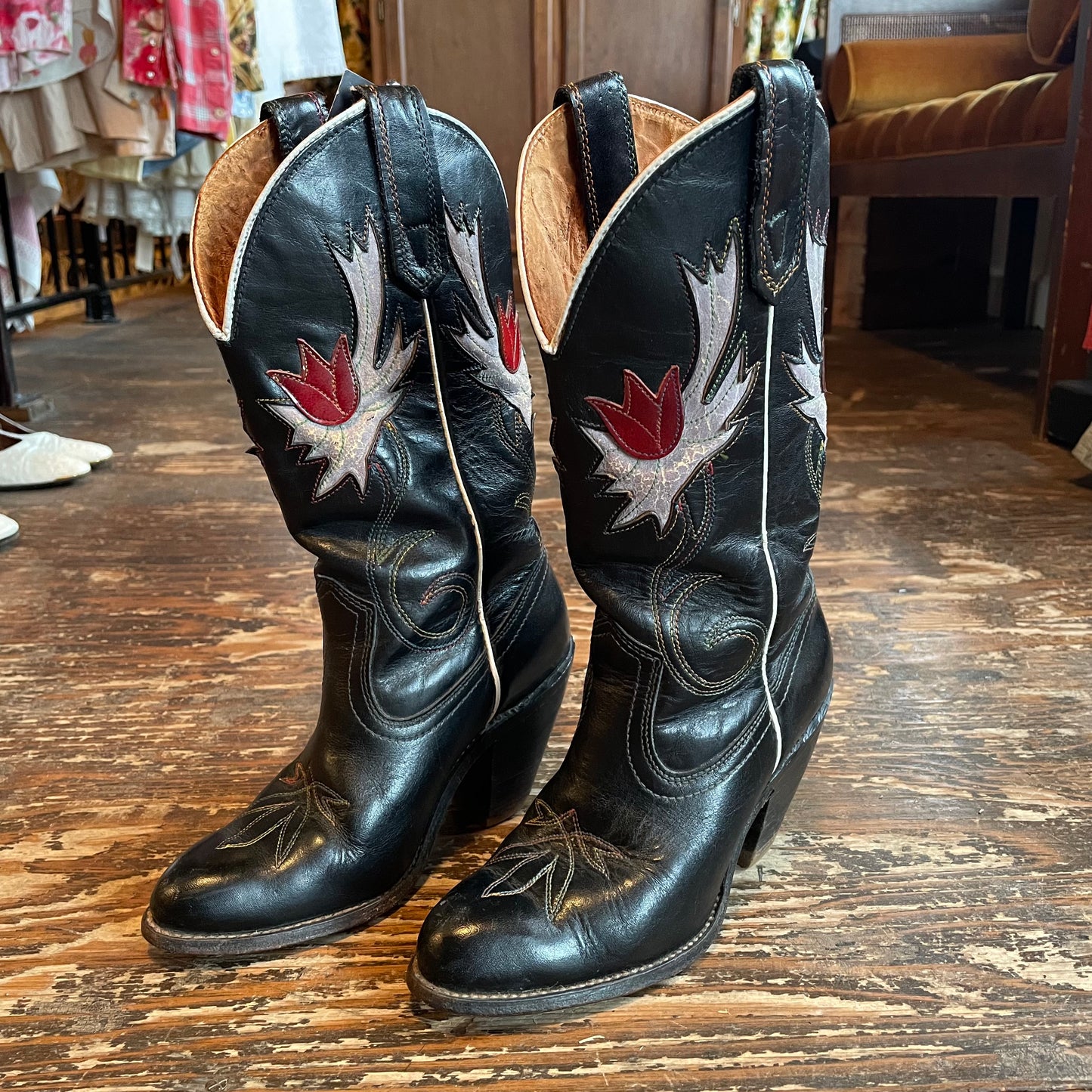 Size 6 M Miss Capezio Black Floral Inlay Boots