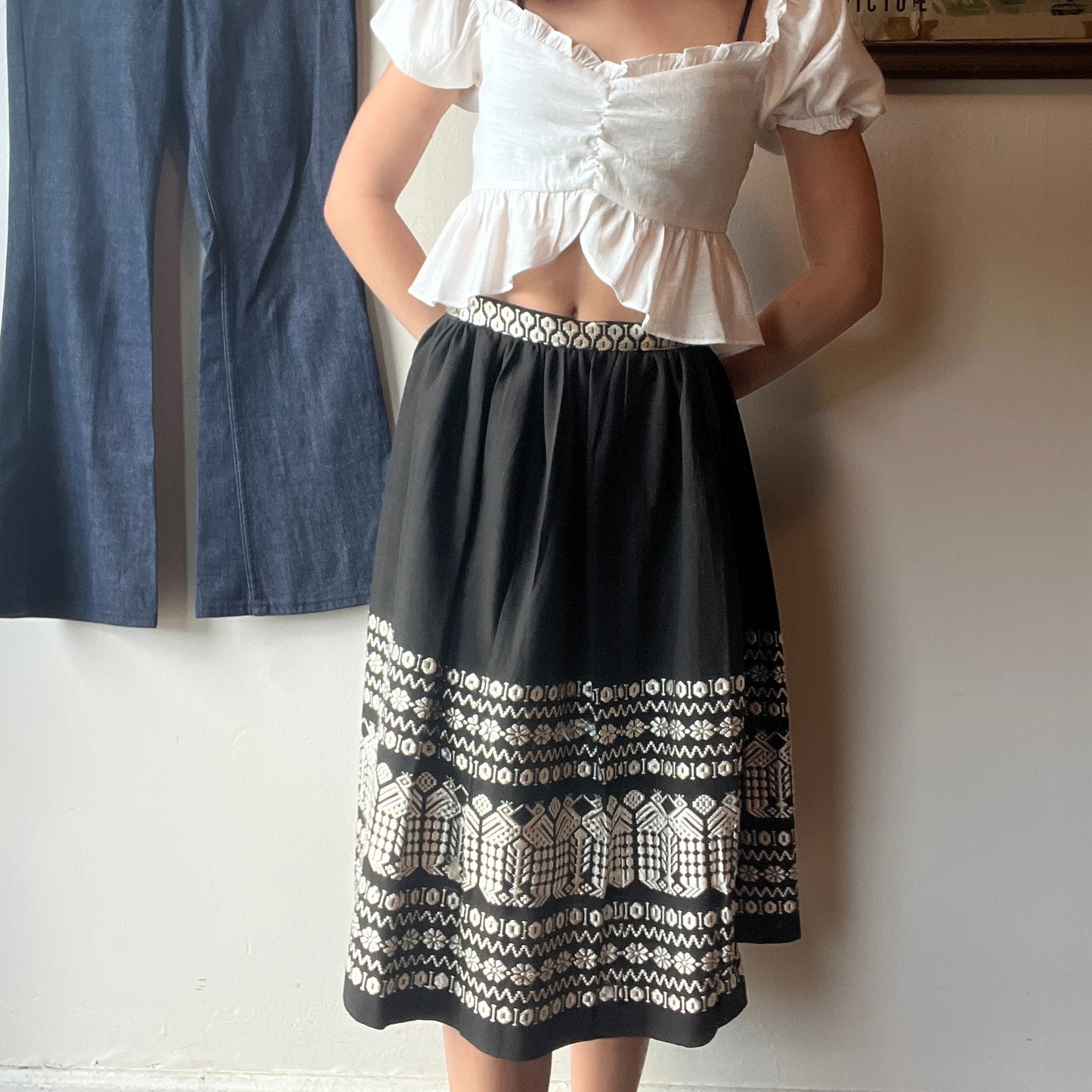 Vtg Black & White Embroidered Mexican Skirt 26"W