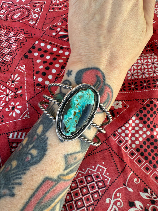 Large Central Oval Stone Cuff with Twisted Wire (MA)
