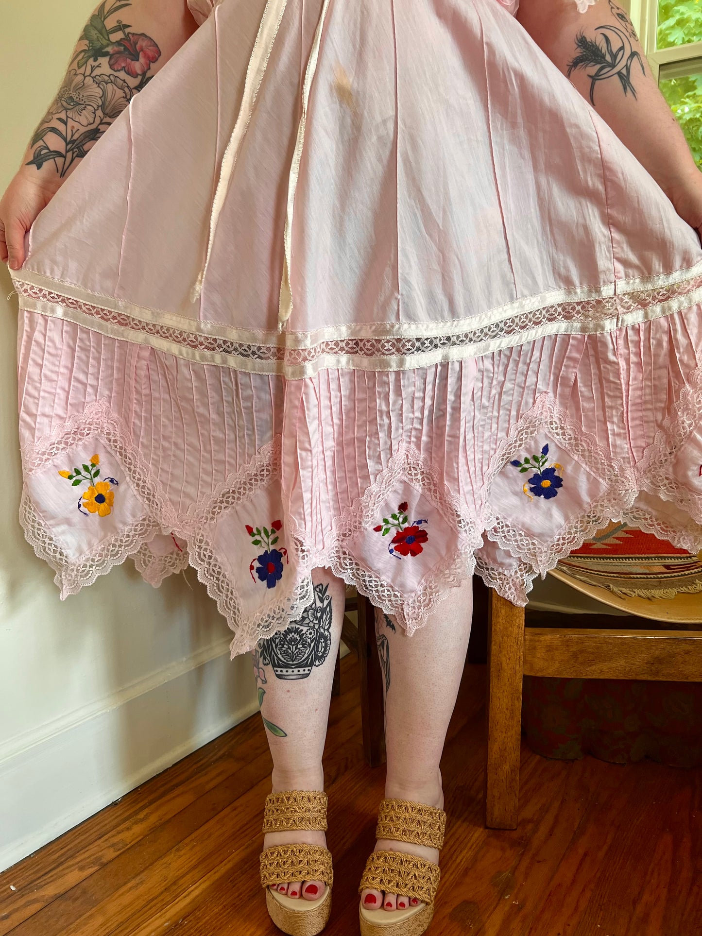 1970s Baby Pink Embroidered Mexican Dress (XL)