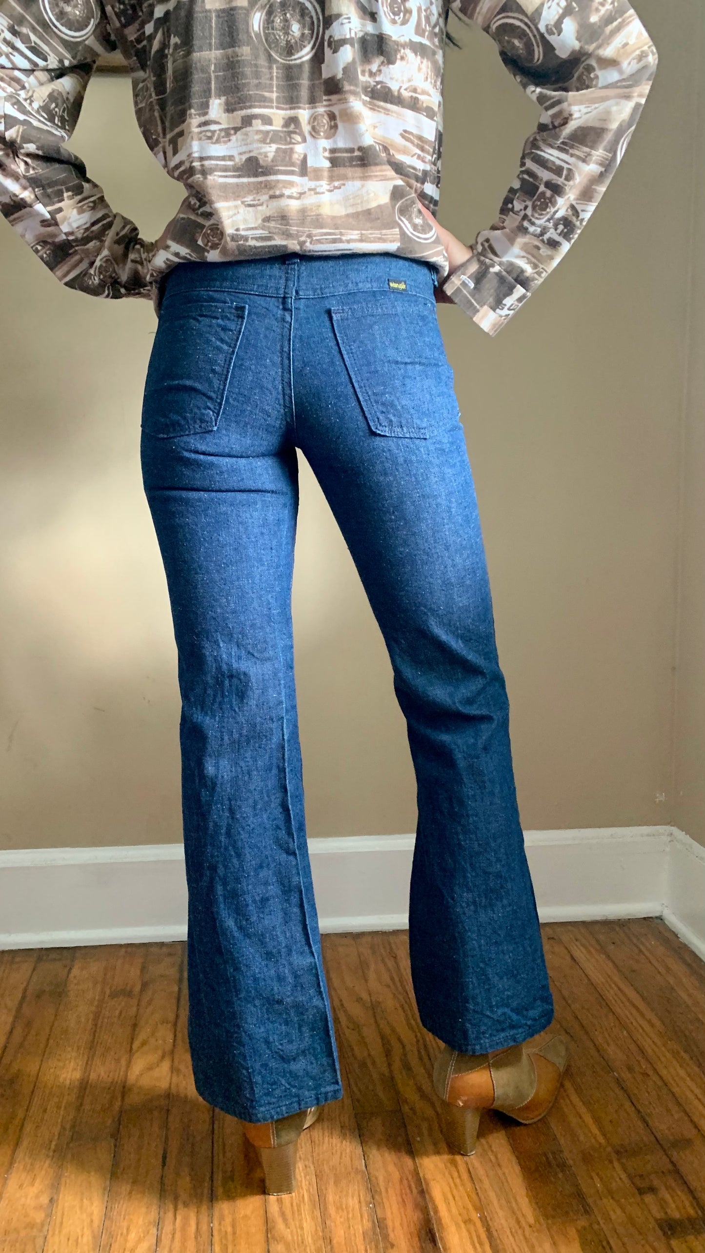 70s Darkwash Wrangler Flare Jeans 26x28 (women's 00)