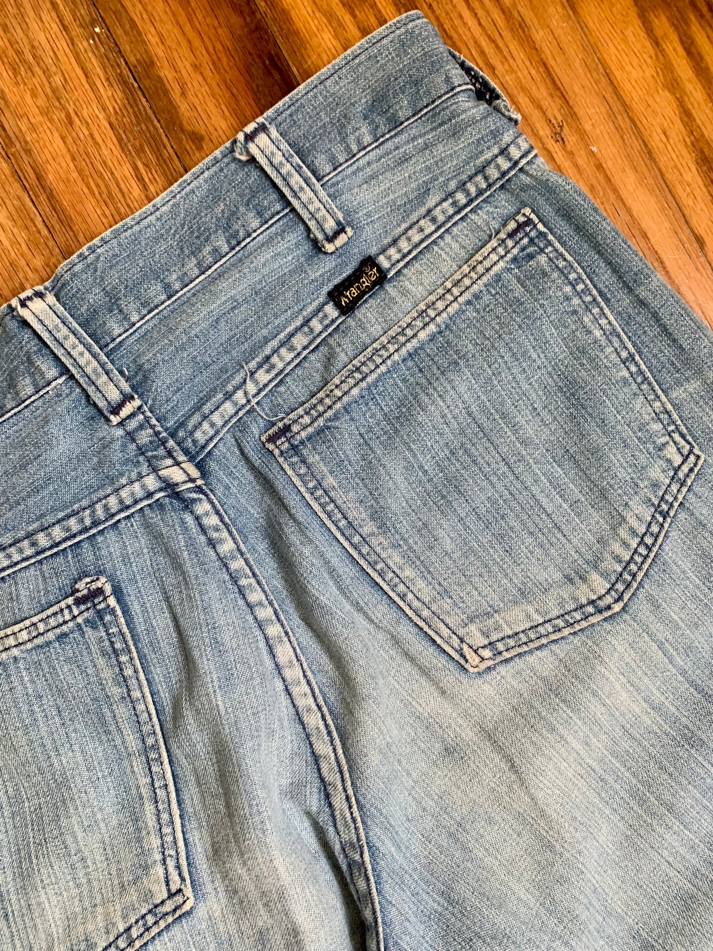 Soft Worn Vintage Wrangler Jeans 30x29 (women's 6/8)