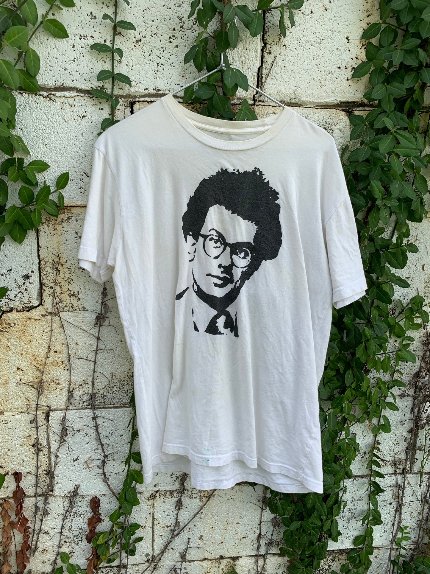Vtg. Young Larry David White Tee (M/L)