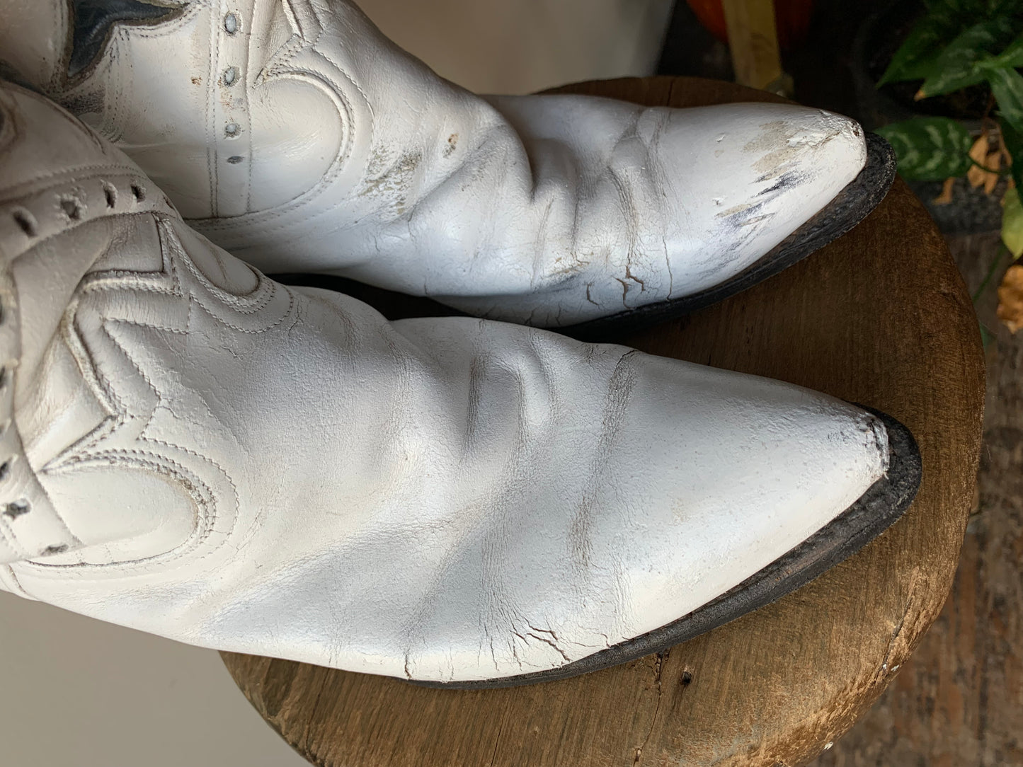 W9 1950s White Cowboy Boots with Navy Western Inlay / women's- as is