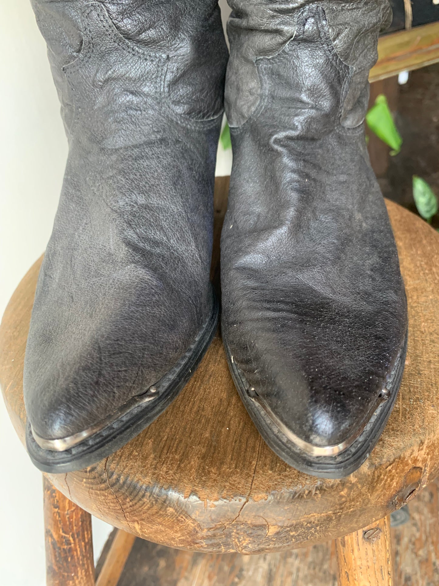 W8 80s Black Cowboy Boots w/ Bolo Charm