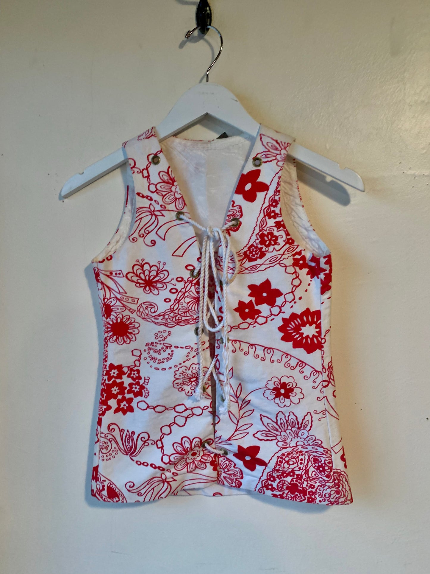 1960s Red & White Floral Grommet 2-pc Pantsuit (XS/S)
